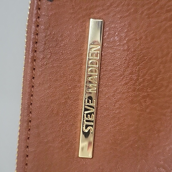 Steve Madden Cosmetics Bag - Picture 3 of 4